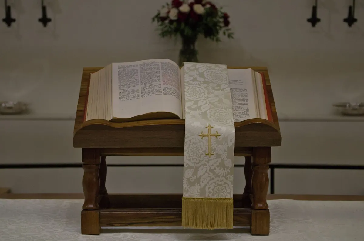A Beginner's Guide to Kindle Stands: Fixed, Adjustable and Foldable
