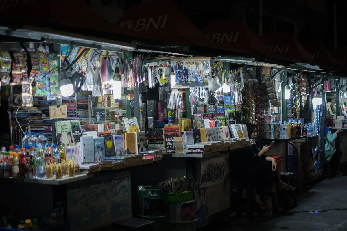 Common Mistakes When Using a Book Light at Night